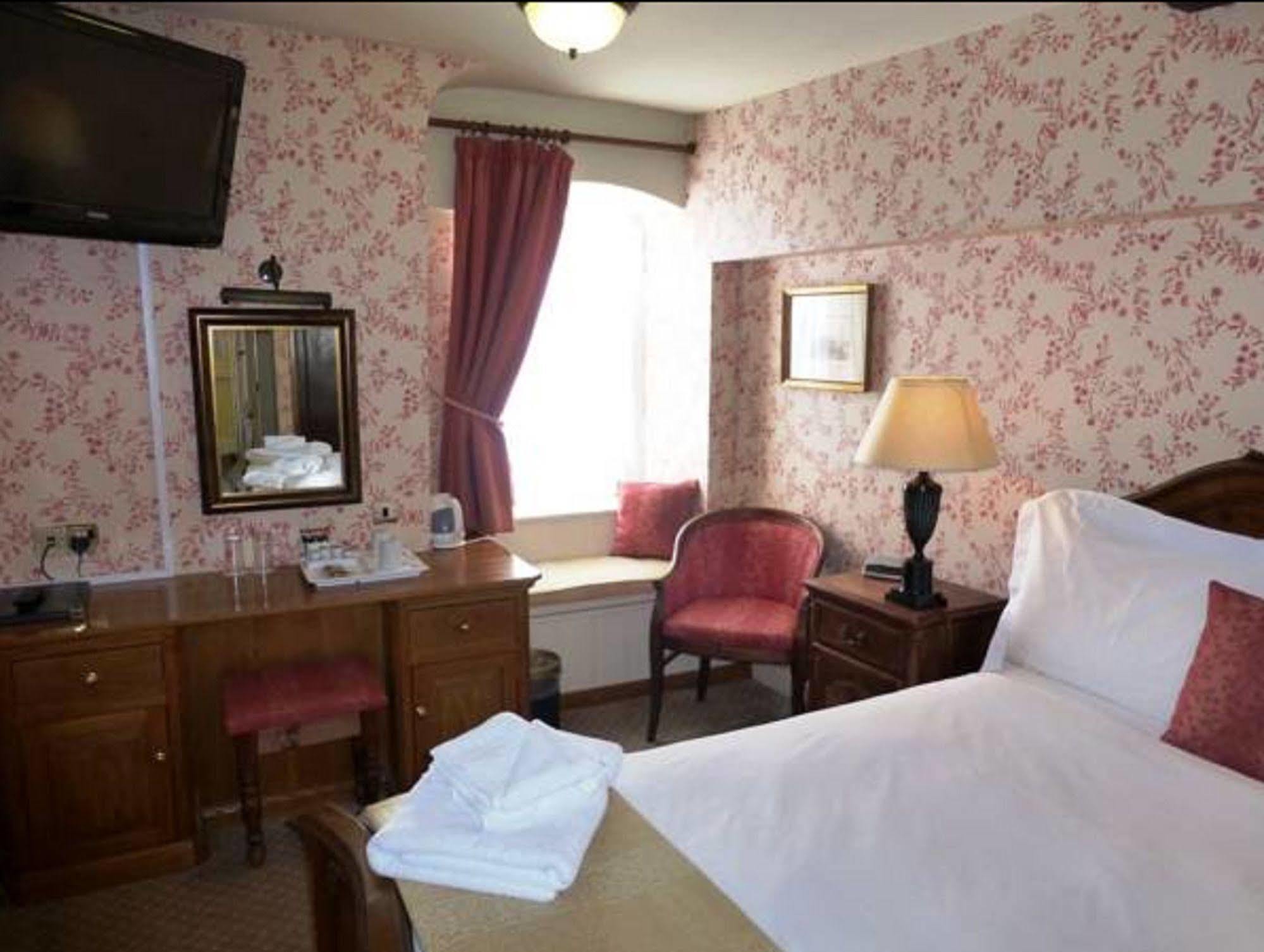 The Bear Hotel Devizes Exterior foto